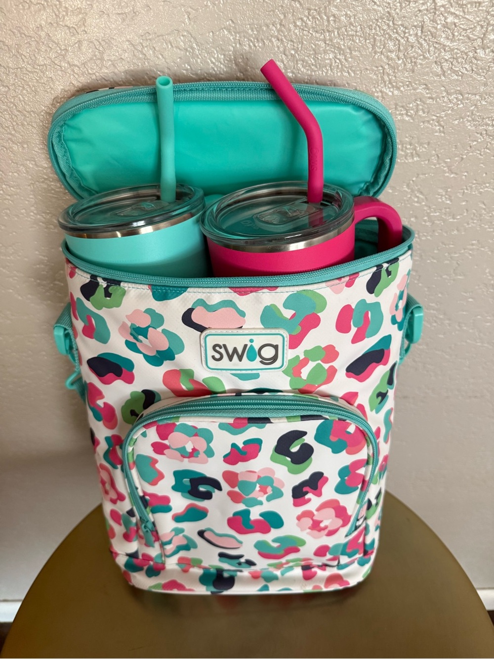 Swig Crossbody Cooler with Teal and Pink Tumblers - Picture 4 of 4